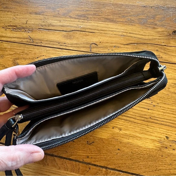 TUMI Wristlet Triple Compartment Voyageur Vienna Leather Strap Black - Picture 8 of 12